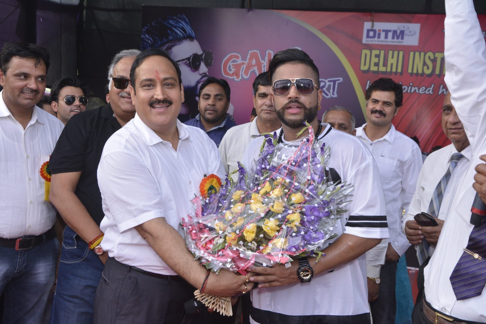 welcoming punjabi singer sukhE